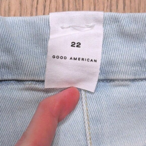 NEW Good American NEW Plus 22 3X Good Legs Crop Jeans Stretchy Light Wash - Picture 4 of 4